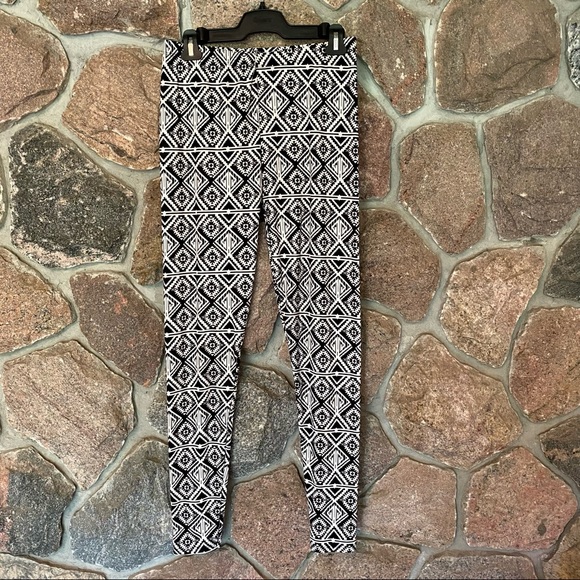 New condition black and white tribal design leggings - Picture 1 of 4